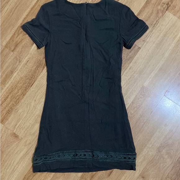 Lulu’s cargo green mini dress. - Picture 5 of 7